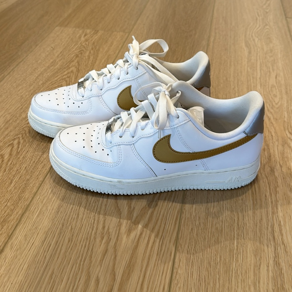 Nike Air Force 1 | gold swoop | excellent condition | size 8